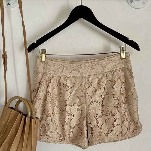 Diane Von Furstenberg Pants - DIANE von FURSTENBERG Crème Lace Shorts, Size 2, EUC